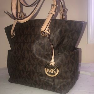 Michael Kors Logo Jet Set Medium Tote Bag